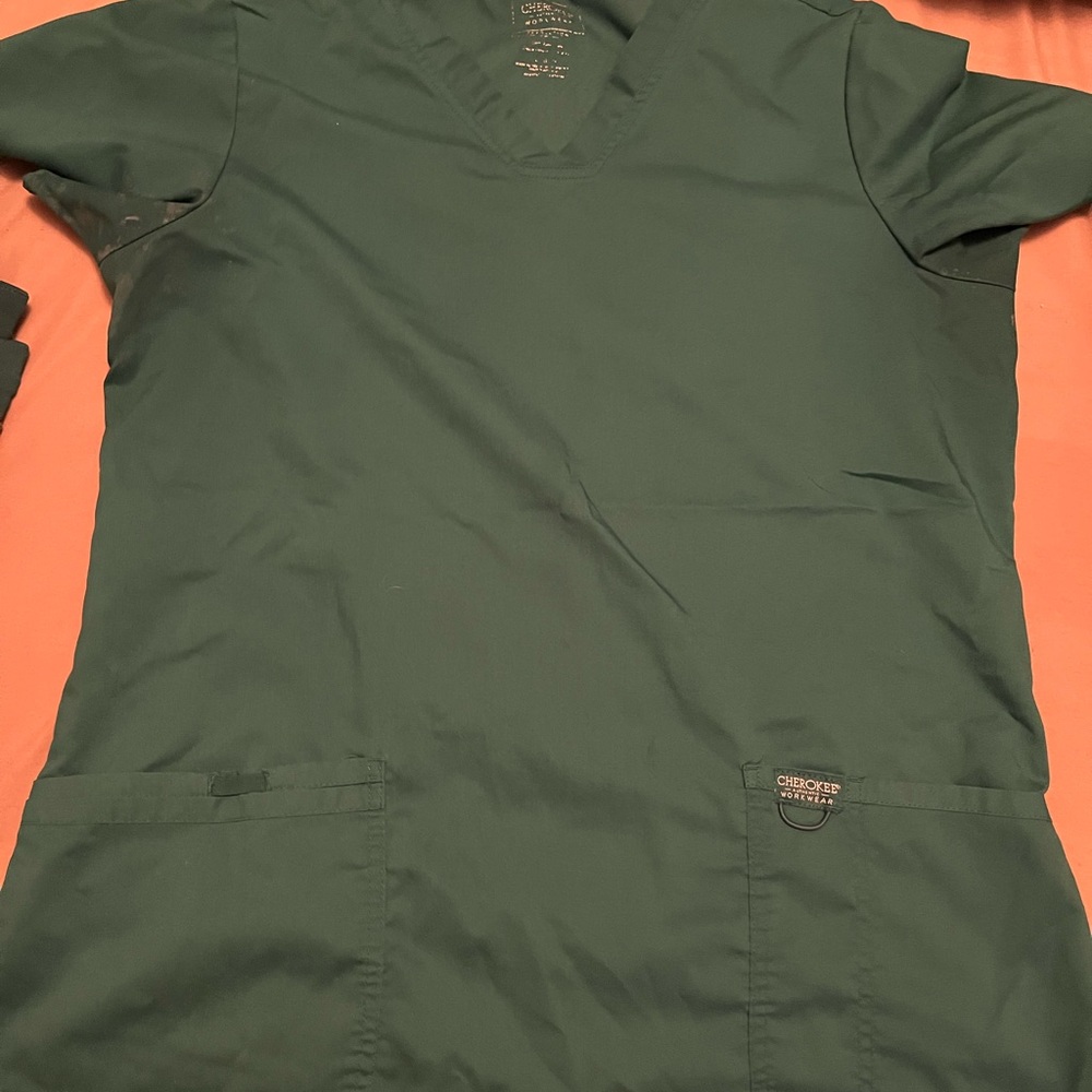 Cherokee scrubs Hunter green
